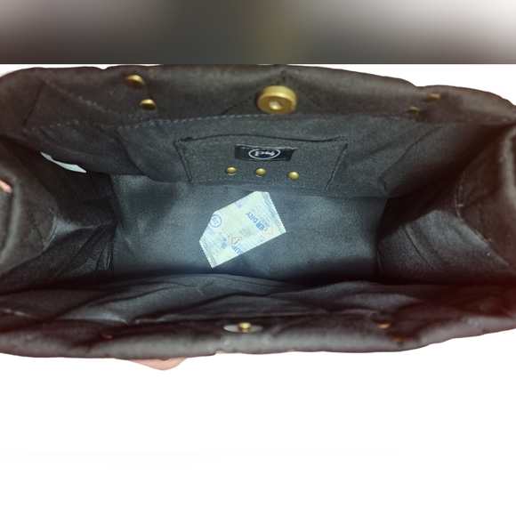 Pretty Simple Carrie Crossbody Tote - Picture 6 of 7